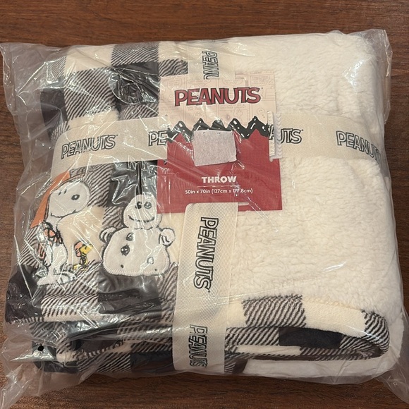 Peanuts Snoopy Throw Blanket - Picture 6 of 11